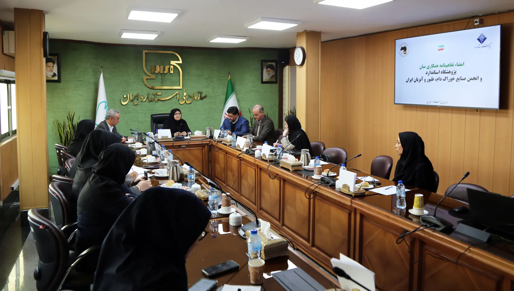 انعقاد تفاهمنامه همکاری انجمن صنایع خوراک دام،طیور و آبزیان ایران و پژوهشگاه استاندارد با حضور معاون رییس جمهور