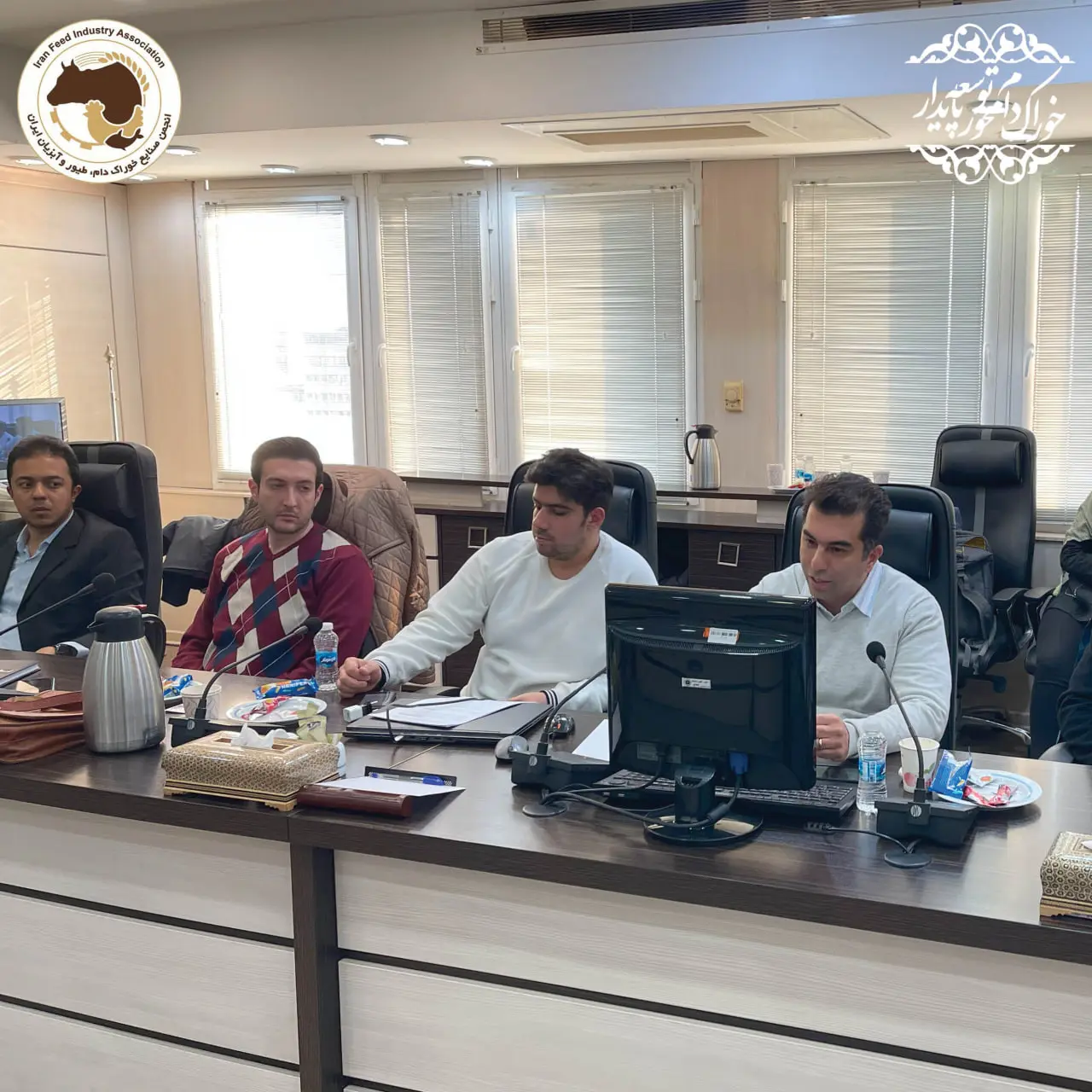 نشست پرسش و پاسخ در خصوص سامانه بازارگاه با محوریت کارخانجات خوراک دام، طیور و آبزیان