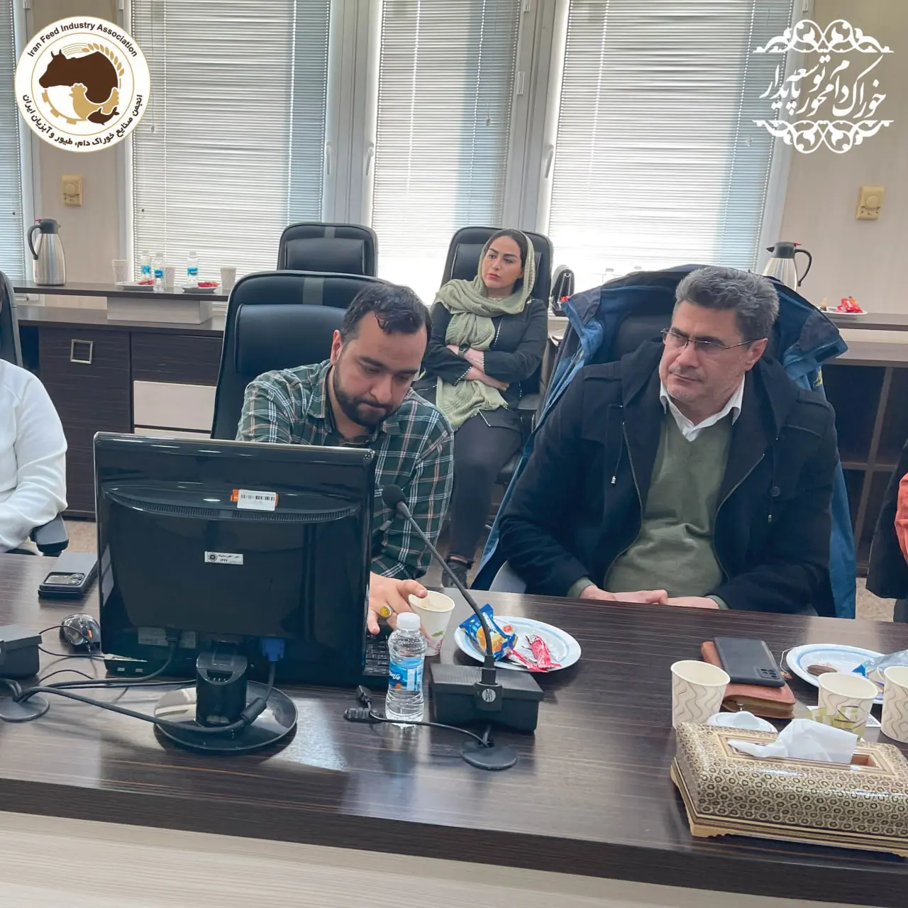 نشست پرسش و پاسخ در خصوص سامانه بازارگاه با محوریت کارخانجات خوراک دام، طیور و آبزیان