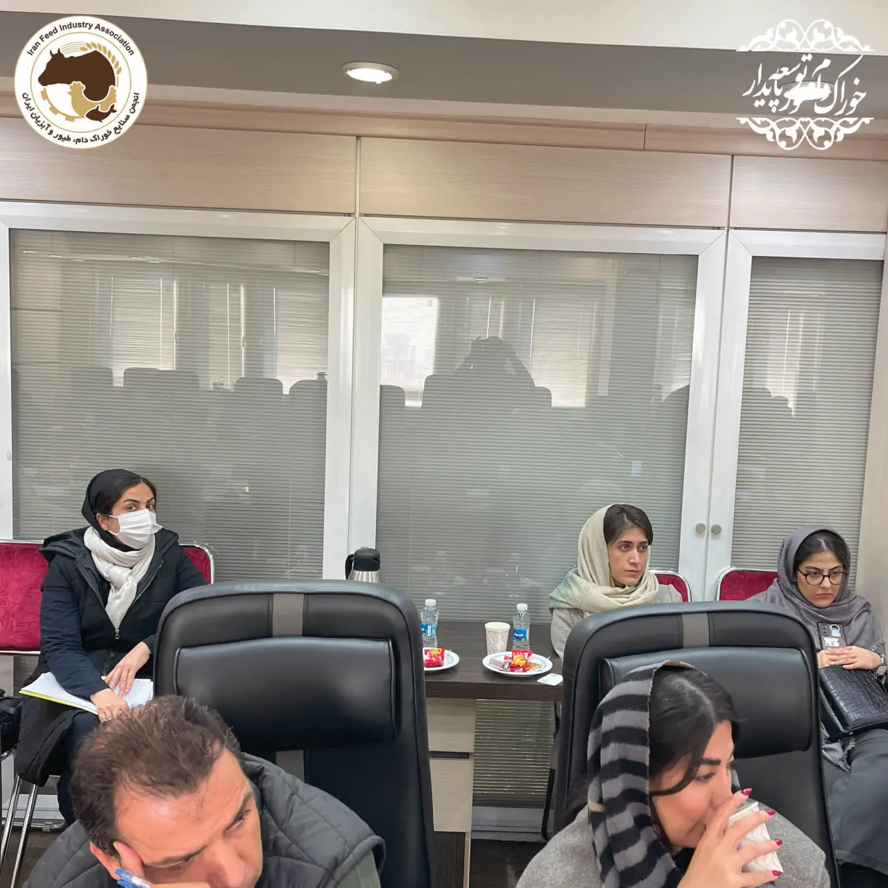 نشست پرسش و پاسخ در خصوص سامانه بازارگاه با محوریت کارخانجات خوراک دام، طیور و آبزیان