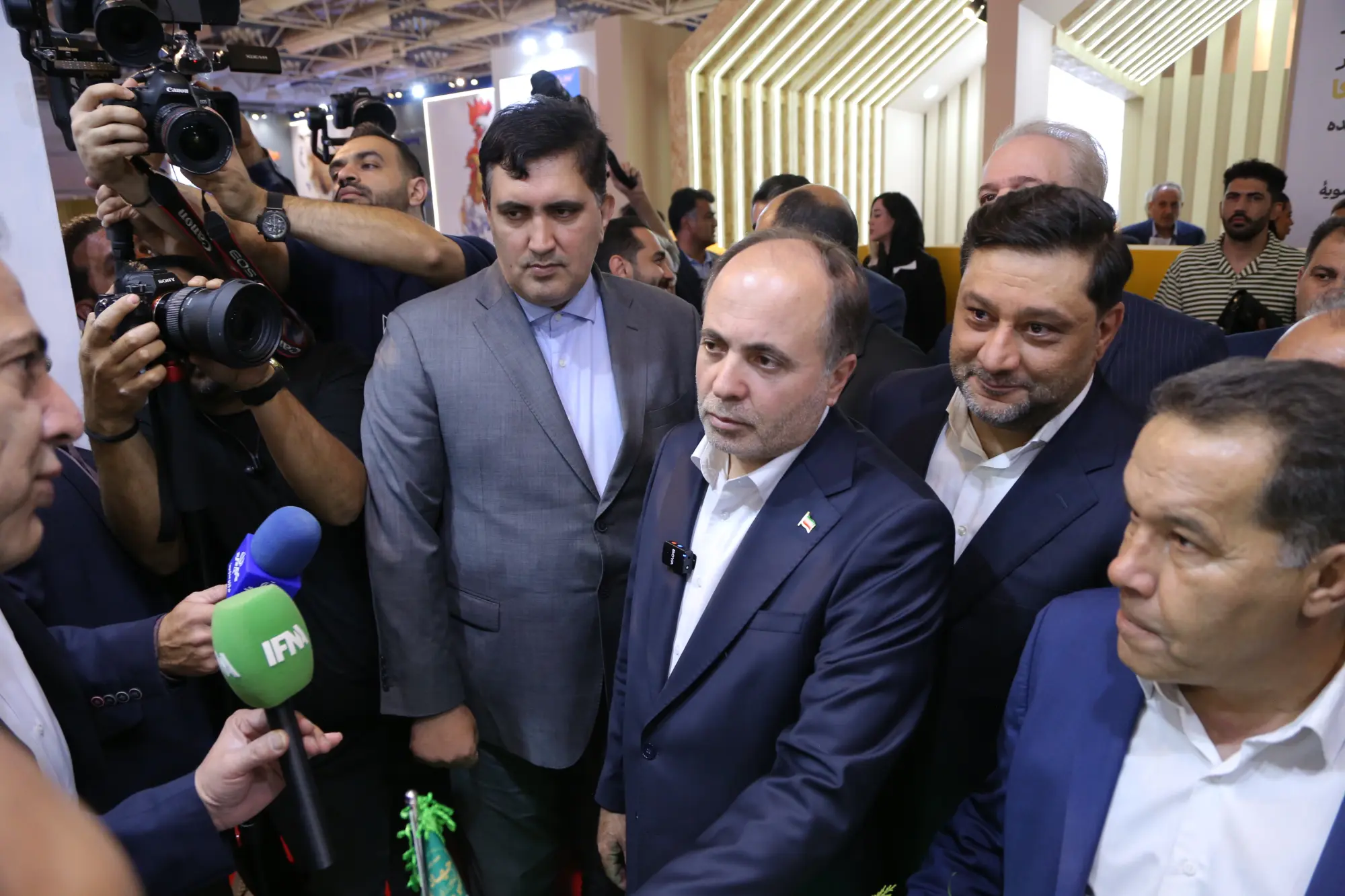 حضور وزیر محترم جهادکشاورزی و هیئت همراه و گفتگو با خبرنگاران در 24امین نمایشگاه بین المللی دام،طیور و صنایع وابسته