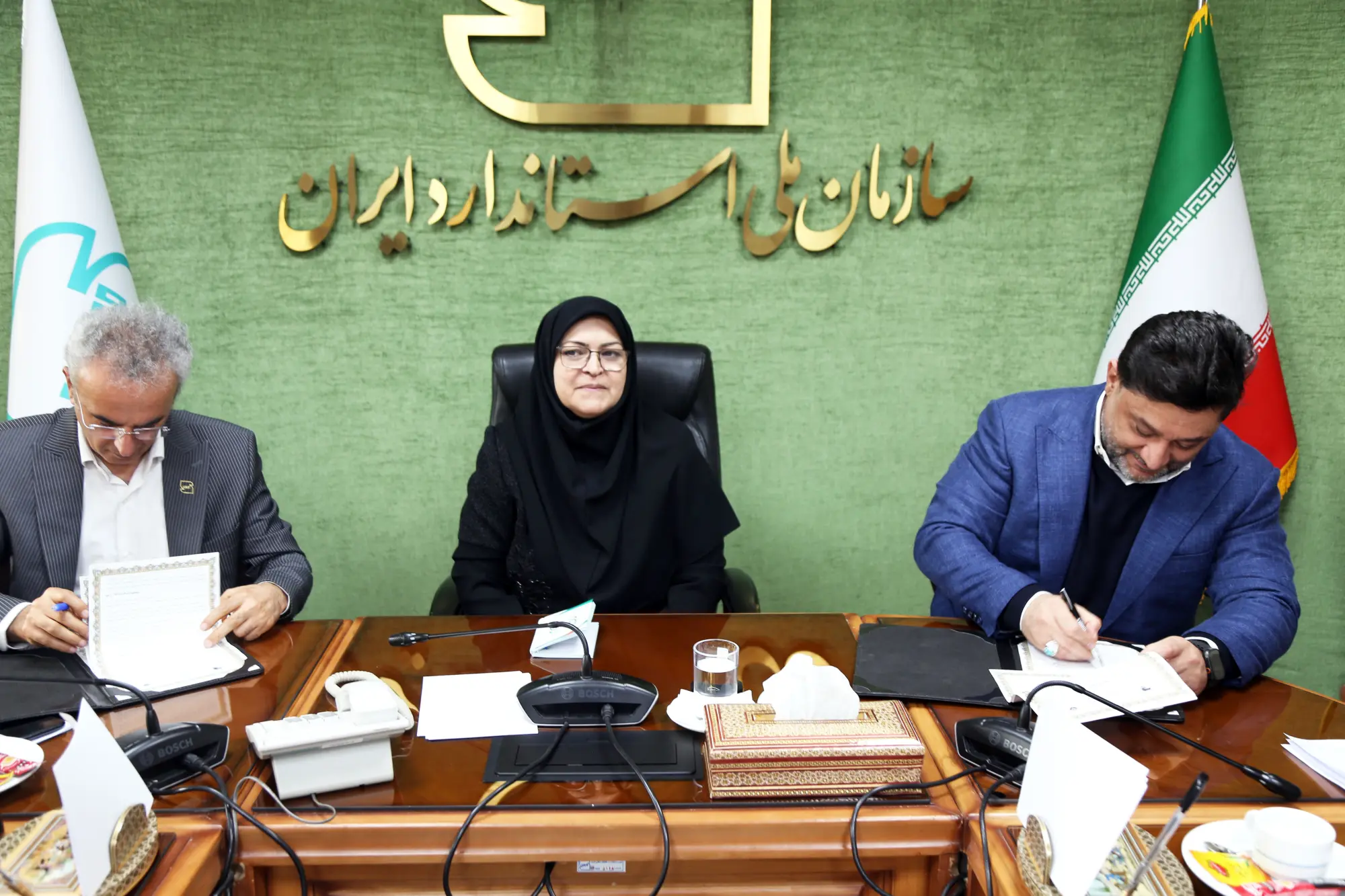 انعقاد تفاهمنامه همکاری انجمن صنایع خوراک دام،طیور و آبزیان ایران و پژوهشگاه استاندارد با حضور معاون رییس جمهور