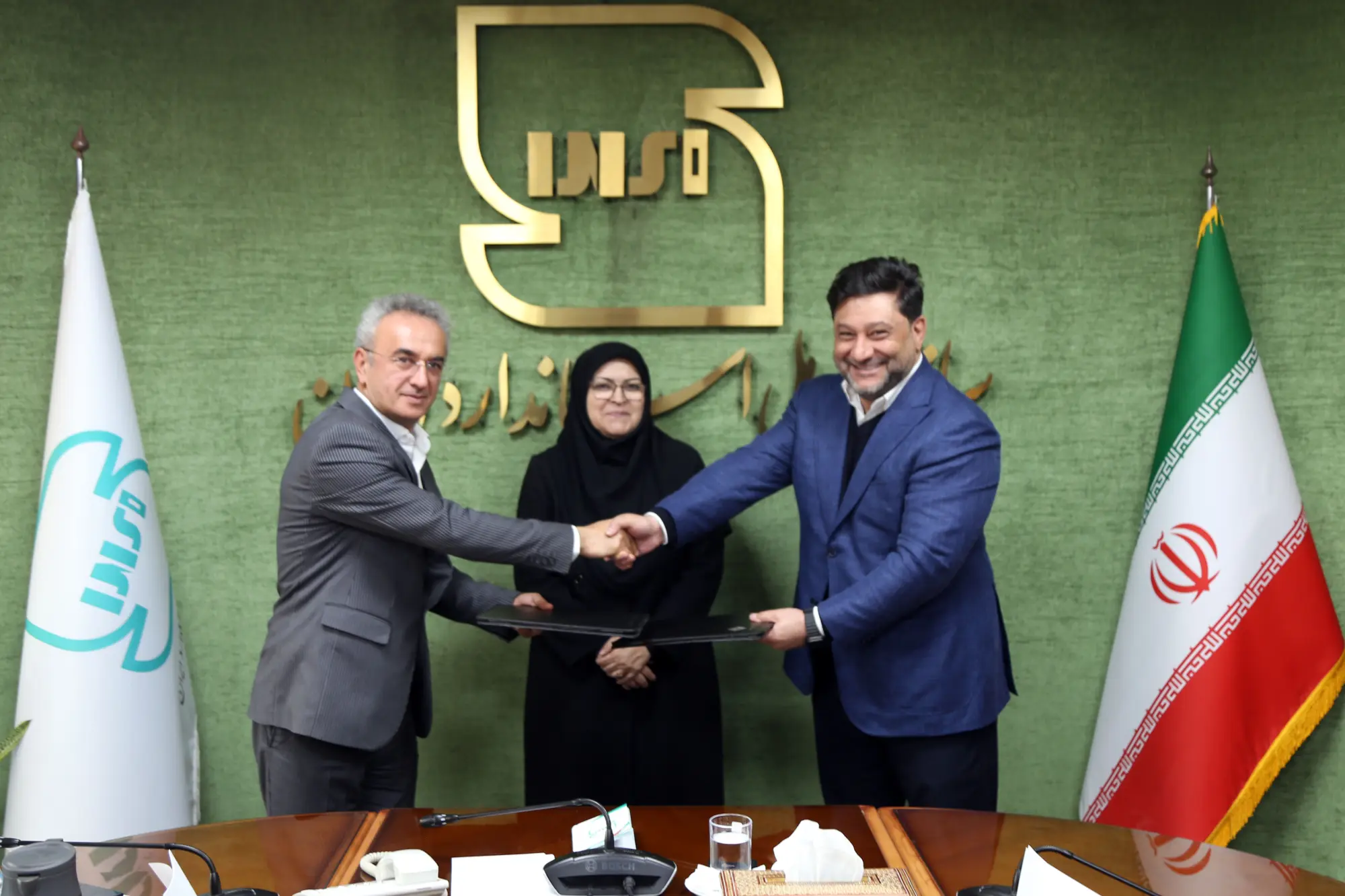 انعقاد تفاهمنامه همکاری انجمن صنایع خوراک دام،طیور و آبزیان ایران و پژوهشگاه استاندارد با حضور معاون رییس جمهور