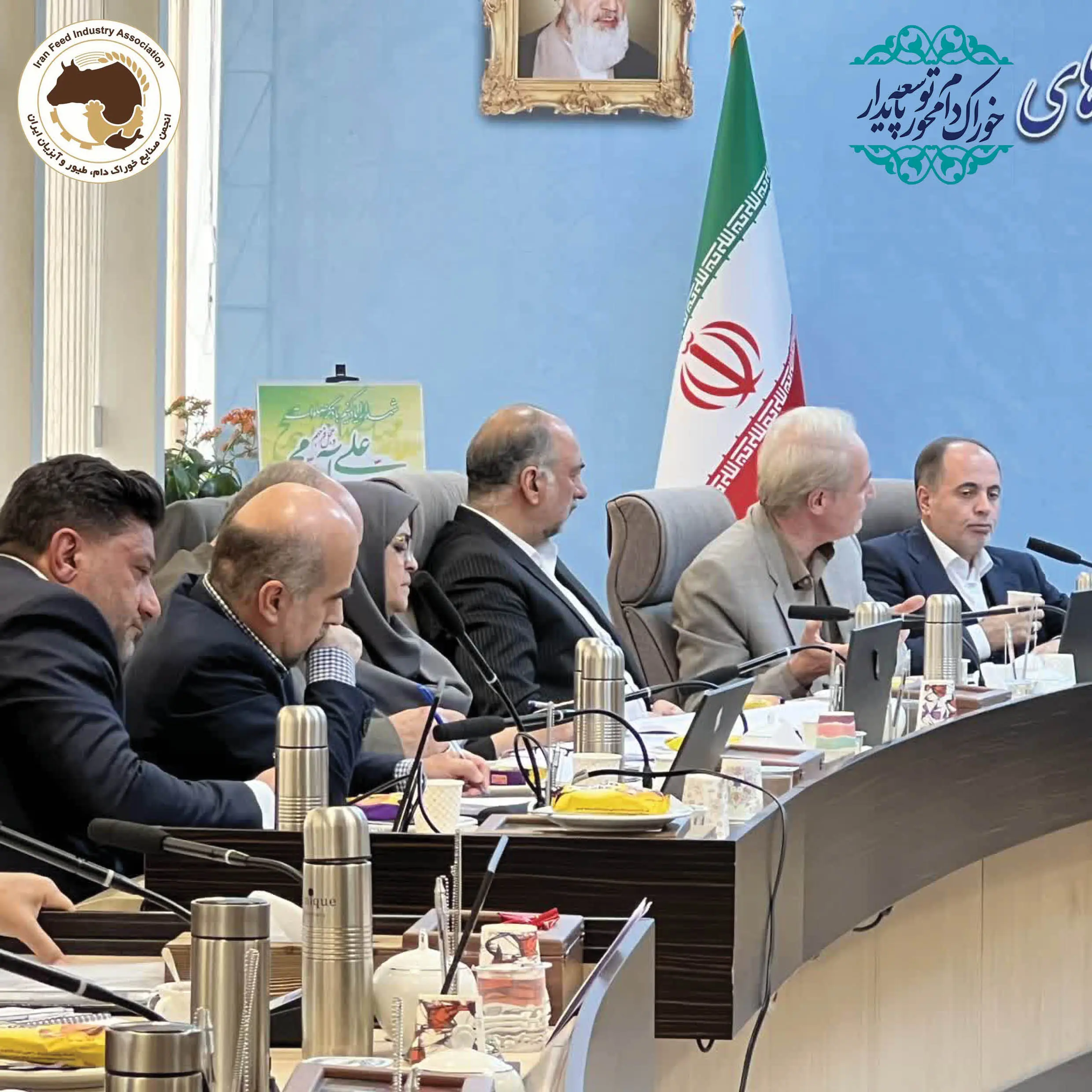 نشست بررسی مشکلات صنایع خوراک دام، طیور و آبزیان با حضور معاون اول محترم قوه قضائیه